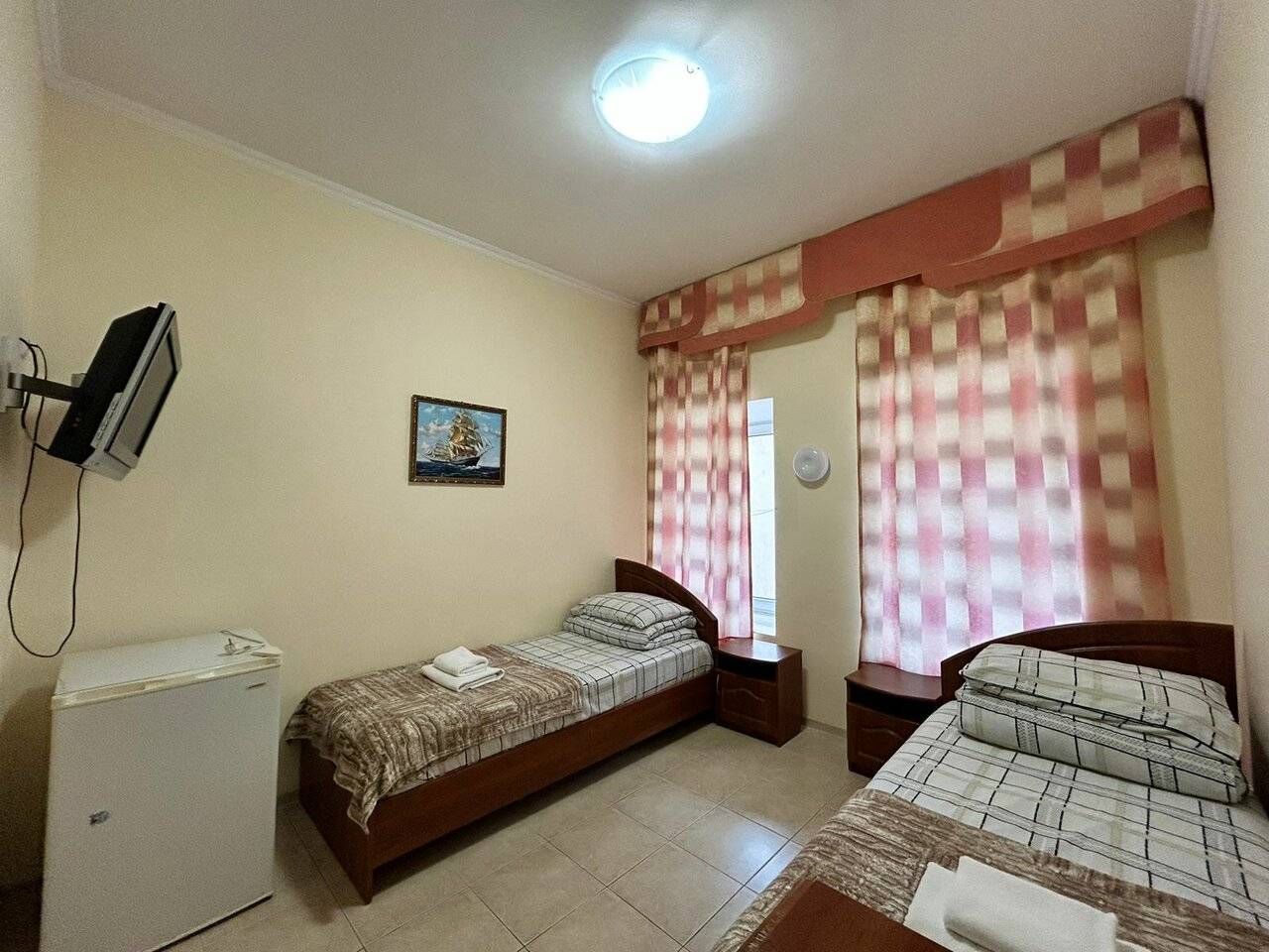 Фотографии номера Четырехместный номер в Гостевом доме Усадьба у графского парка Алупка