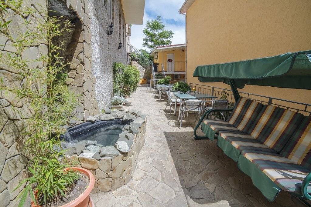 Фото Гостевого дома Усадьба у графского парка Алупка 23