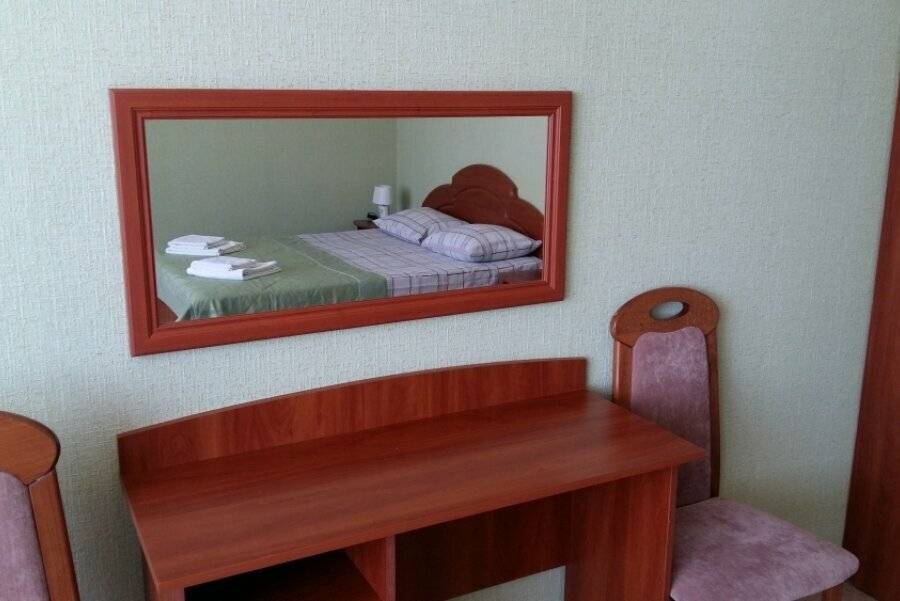 Фотографии номера Семейный номер с балконом в Гостевом доме Усадьба у графского парка Алупка